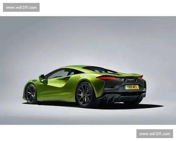 胶带暗战：迈凯伦防撕升级，红牛碰钉子罚 39 万