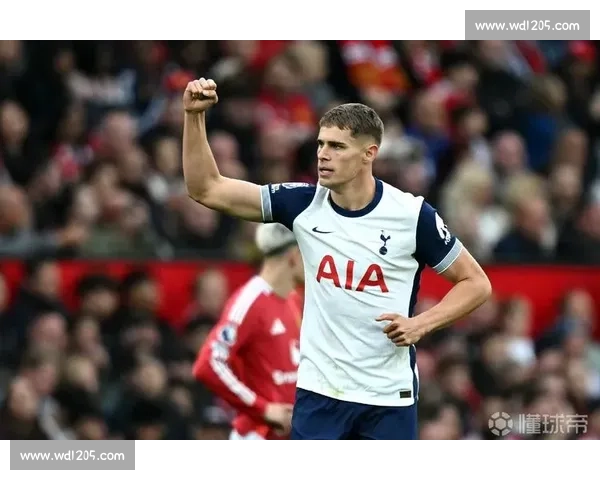 范德芬头球双响封神！热刺 3-0 破咒升前三